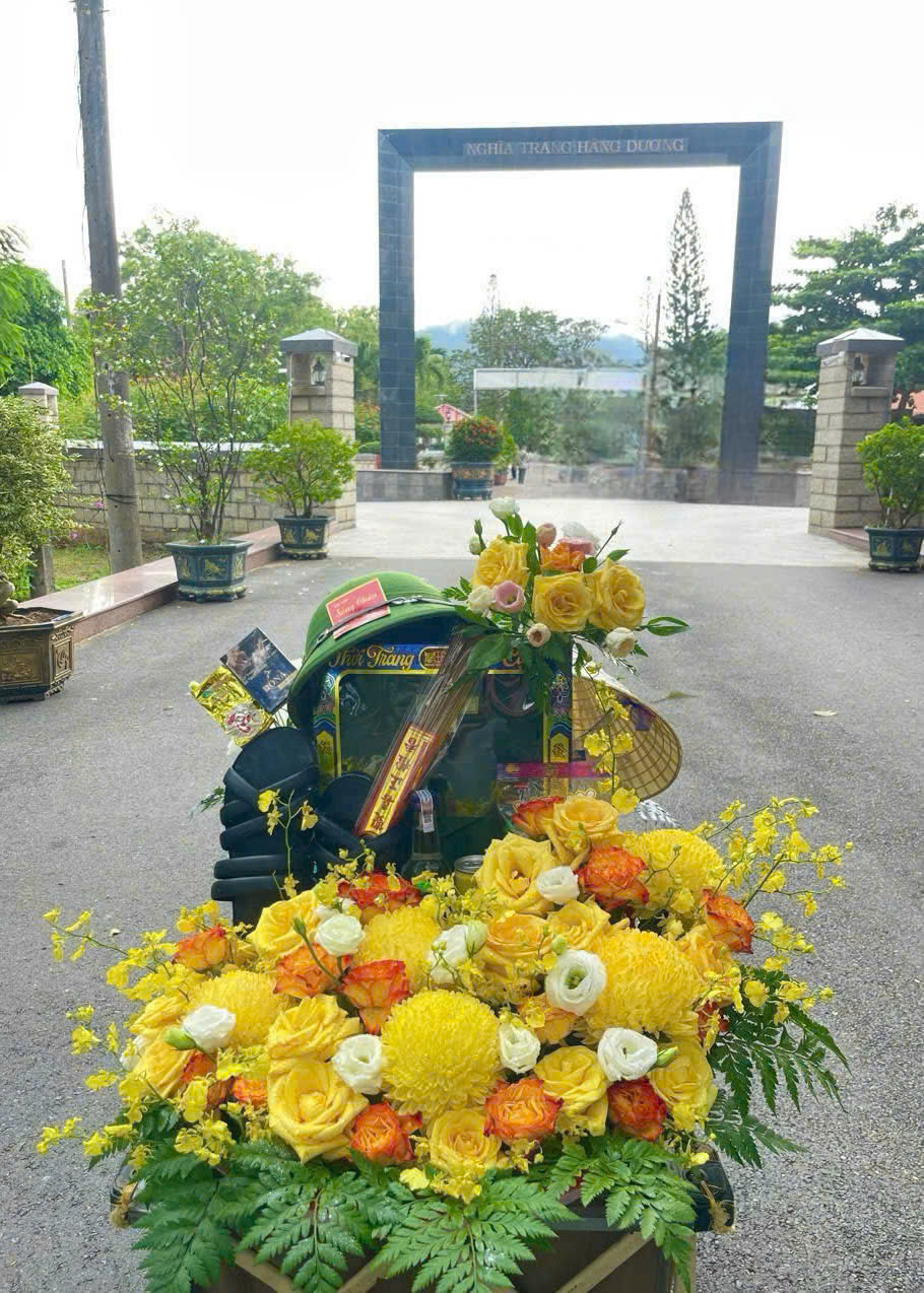 viếng mộ cô sáu
