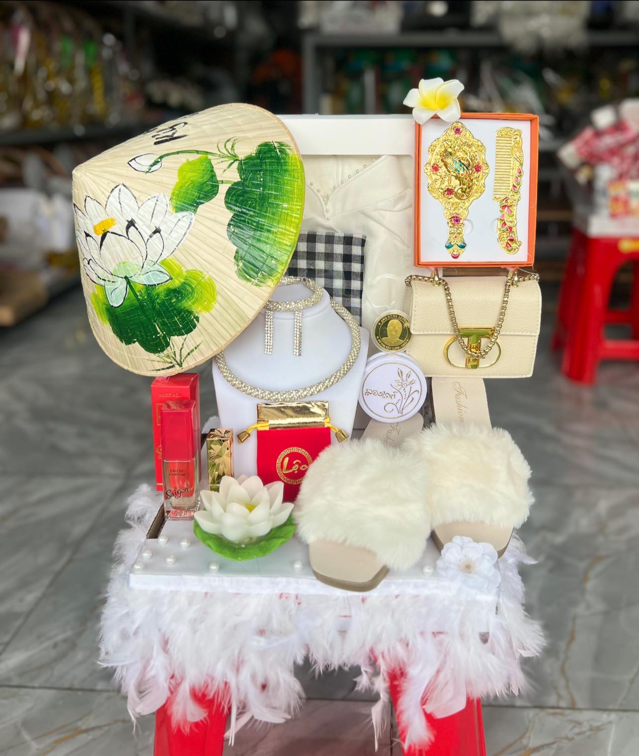 trả lễ Cô Sáu