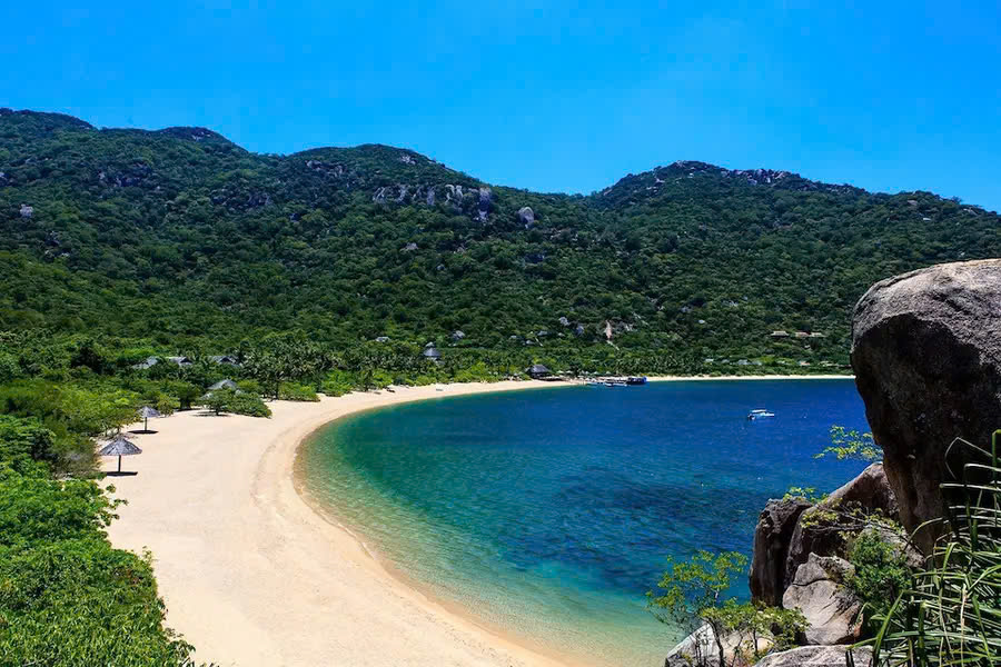 Bãi Đàm Trầu - Bãi Suối Nóng