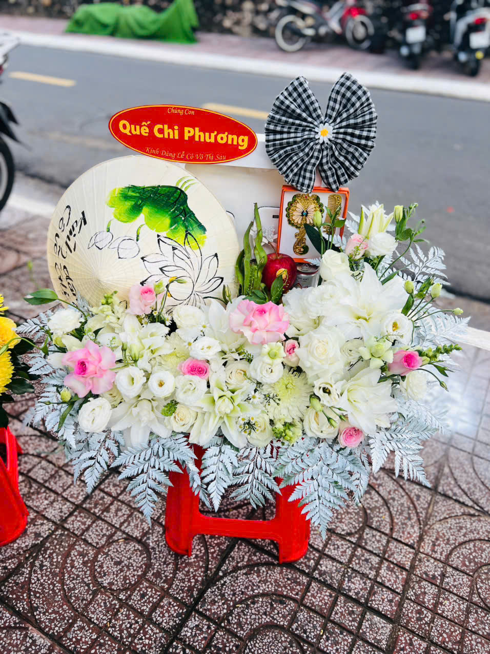 đặt mâm lễ Cô Sáu Côn Đảo