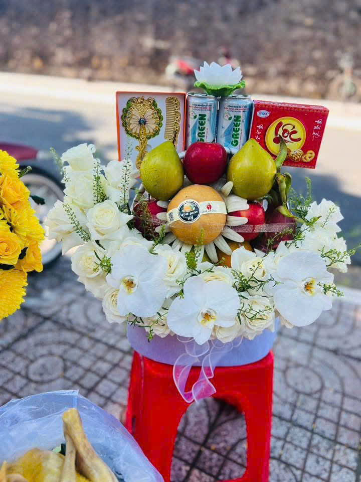 đặt mâm lễ Cô Sáu Côn Đảo