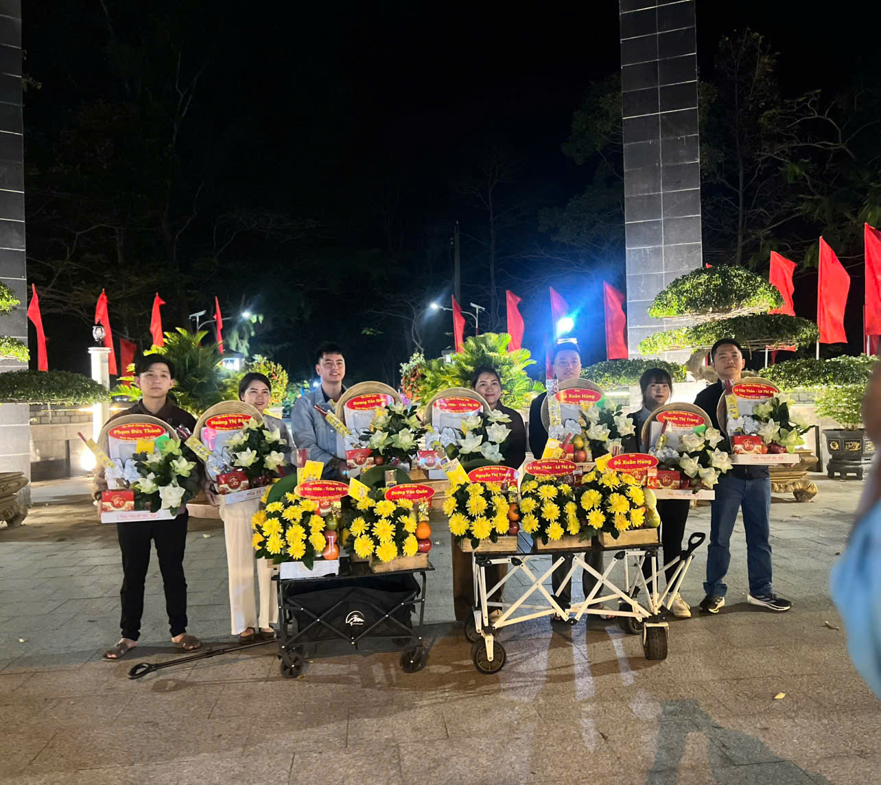 dịch vụ dâng lễ mộ cô Sáu