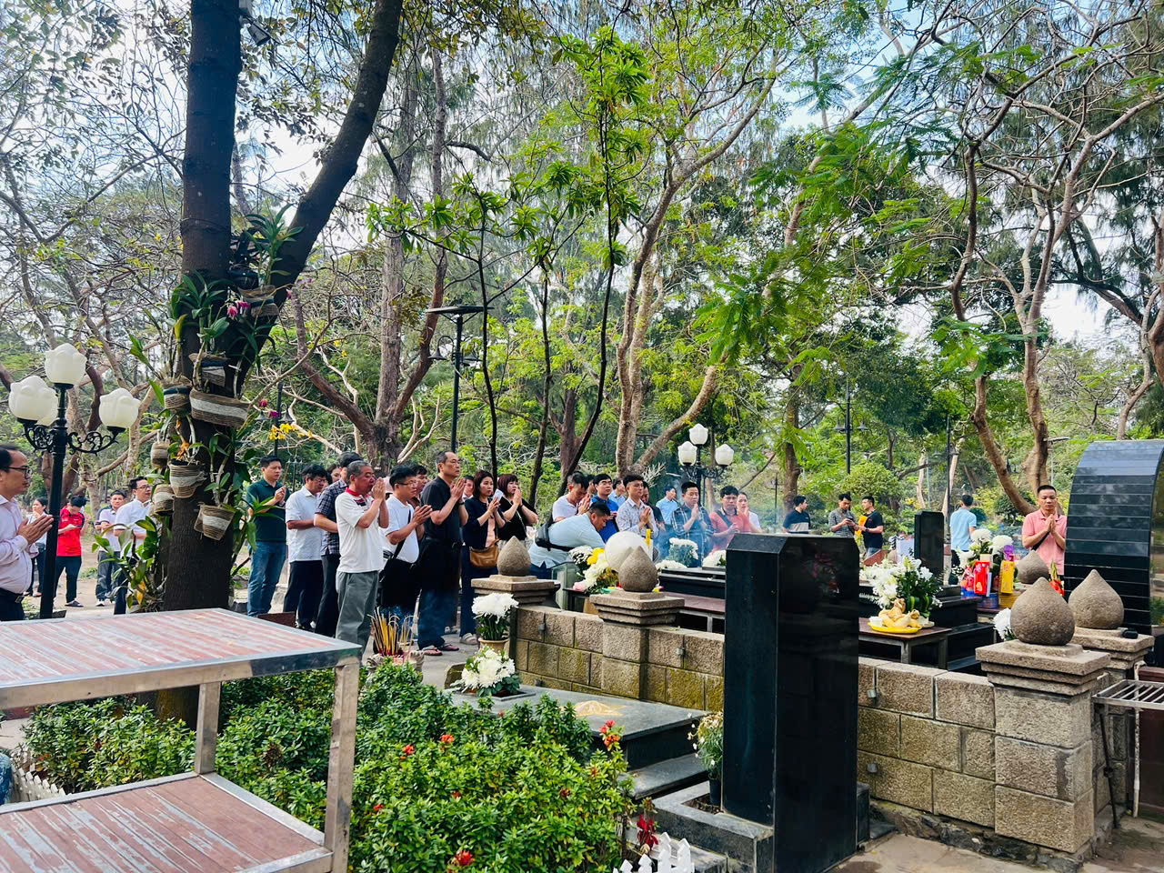dịch vụ dâng hương cô Sáu