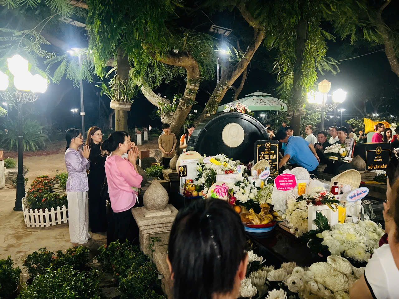 Mâm lễ tạ Cô Sáu