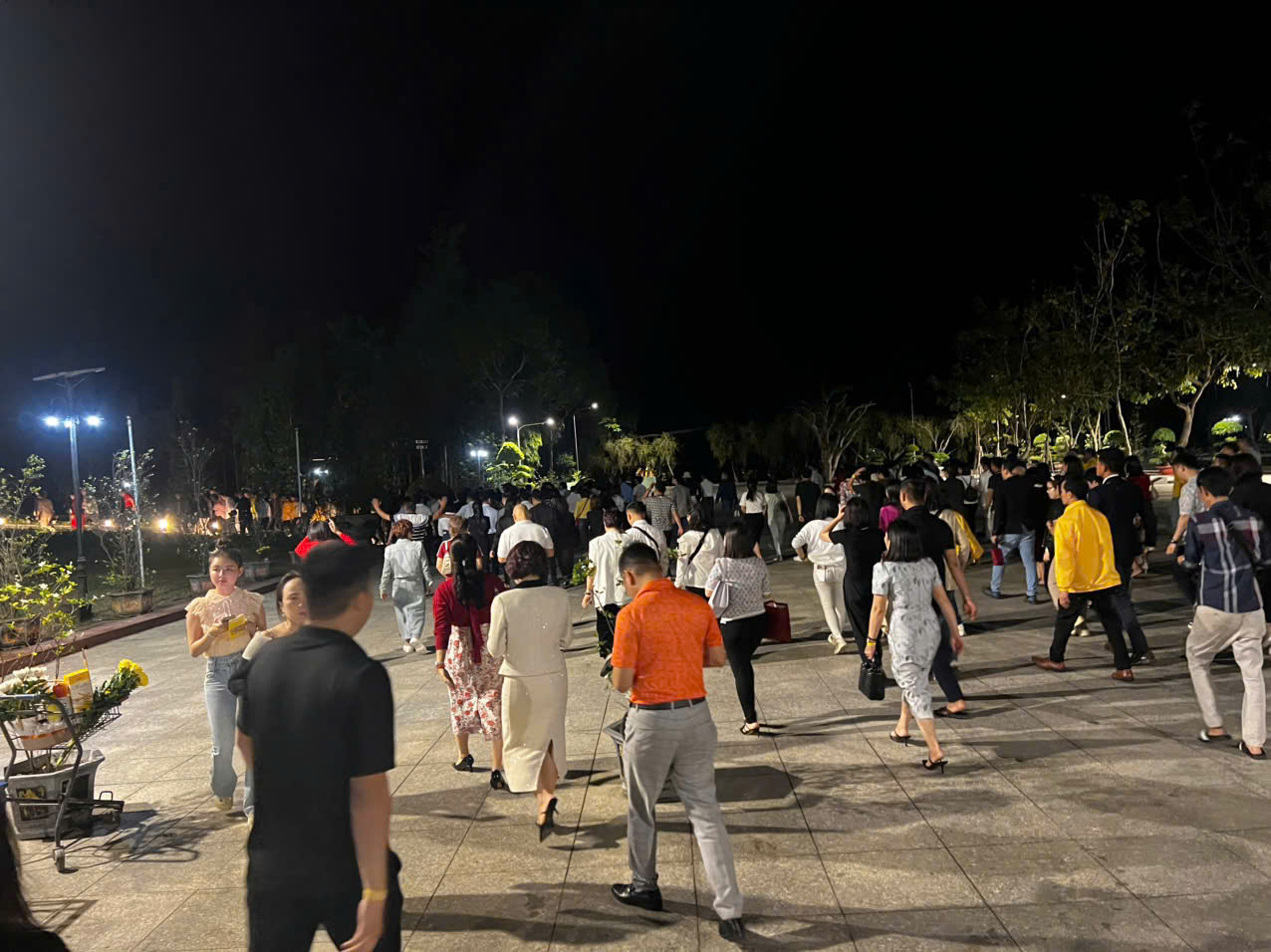 Thuê người cúng hộ Cô Sáu