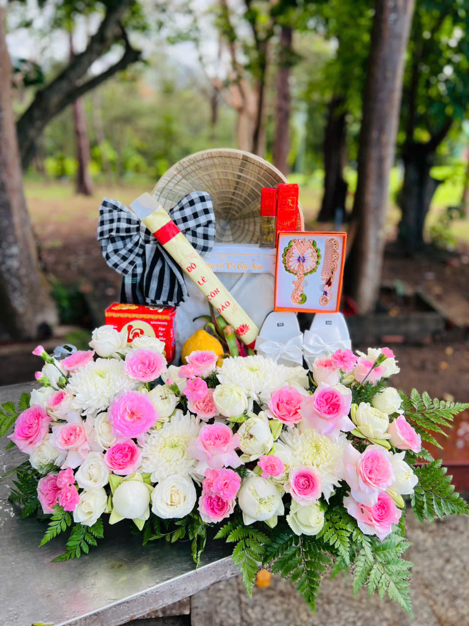 Gửi đồ lễ ra Côn Đảo