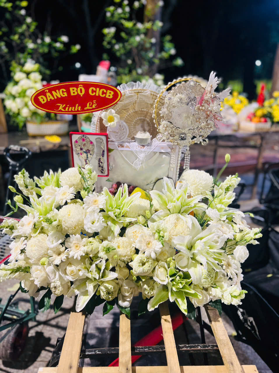 Gửi đồ lễ ra Côn Đảo