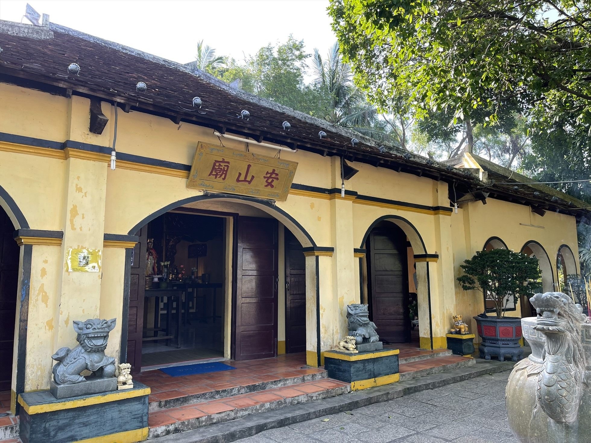 Viếng Miếu Bà Phi Yến