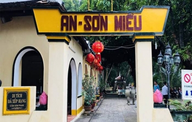 Thiên Phúc giải đáp "Đến miếu bà Phi Yến cầu gì?" cho du khách