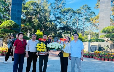 Xin lộc đầu năm trả lễ cuối năm Côn Đảo có bắt buộc không?