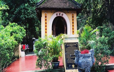 Viếng miếu 5 Cô Ngũ Hành - Điểm đến tâm linh tại Côn Đảo